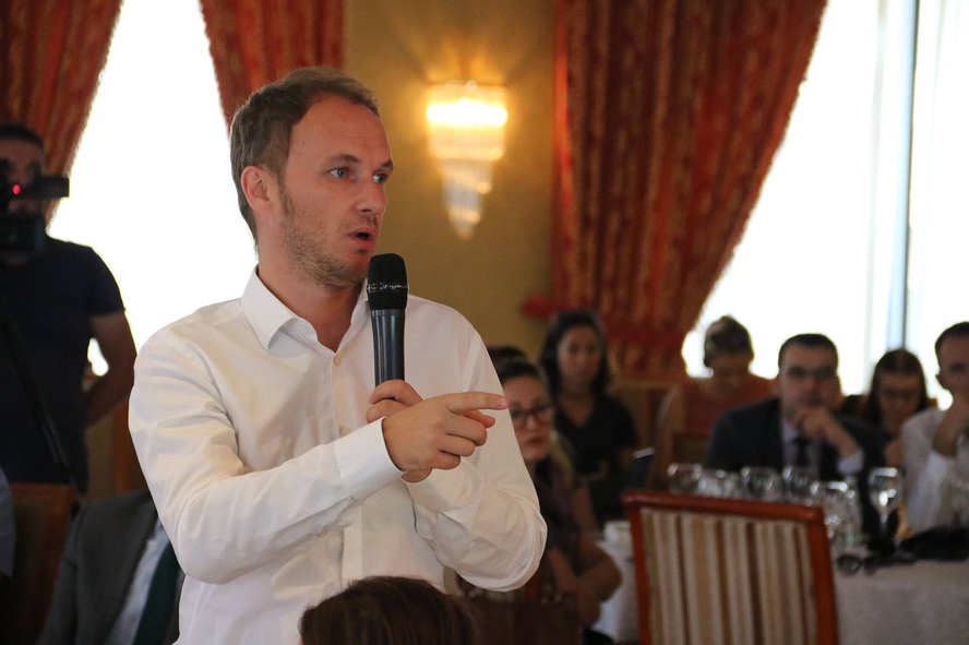 Selimi: Barazimi i UÇK-së me ushtrinë e Millosheviqit, njëjtë si barazimi i forcave ukrainase me ato ruse