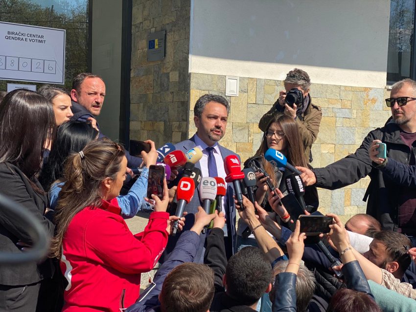 Radoniqi fton qytetarët të votojnë: Procesi po shkon në rregull, siguria është në nivel