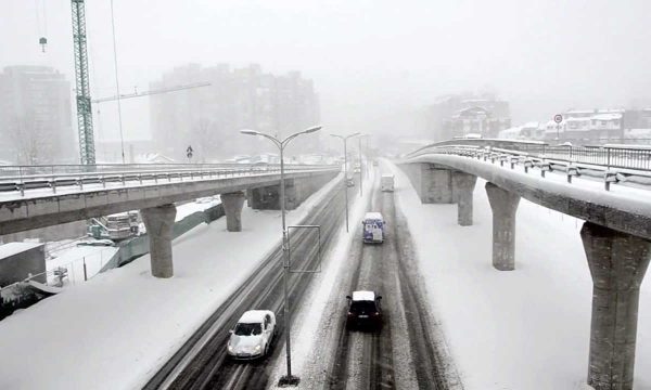 Bora në Kosovë, disa rrugë vështirë të kalueshme