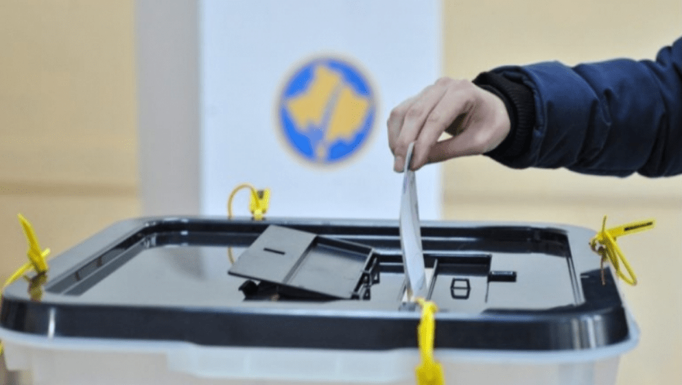Veriu ende pa qendra të votimit