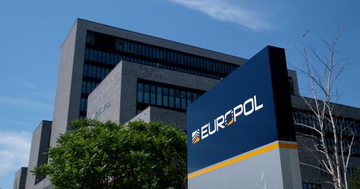 EUROPOL-i arreston afro 300 persona, konfiskon 850 kilogramë drogë dhe mbi 50 milionë euro