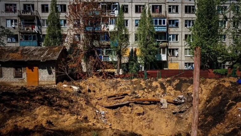 Rusët bombardojnë rajonin e Donetsk-ut, humb jetën një grua, dy persona të bllokuar nën rrënoja