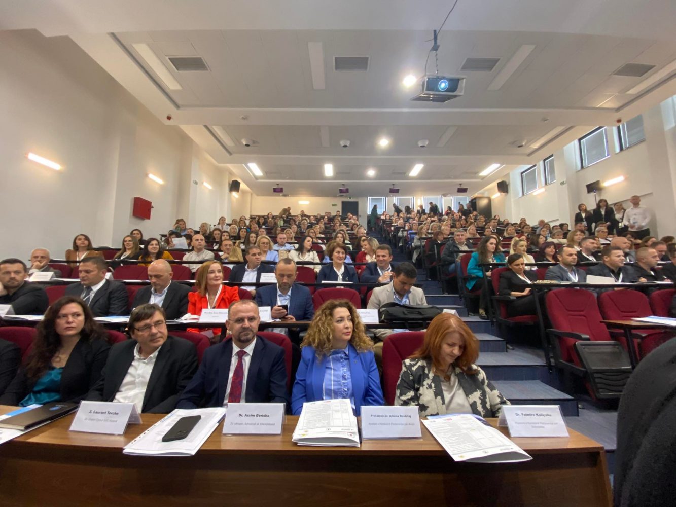 Dega e Infermierisë shënon 20-vjetorin, rektori Qerimi i quan infermierët heronj të padukshëm