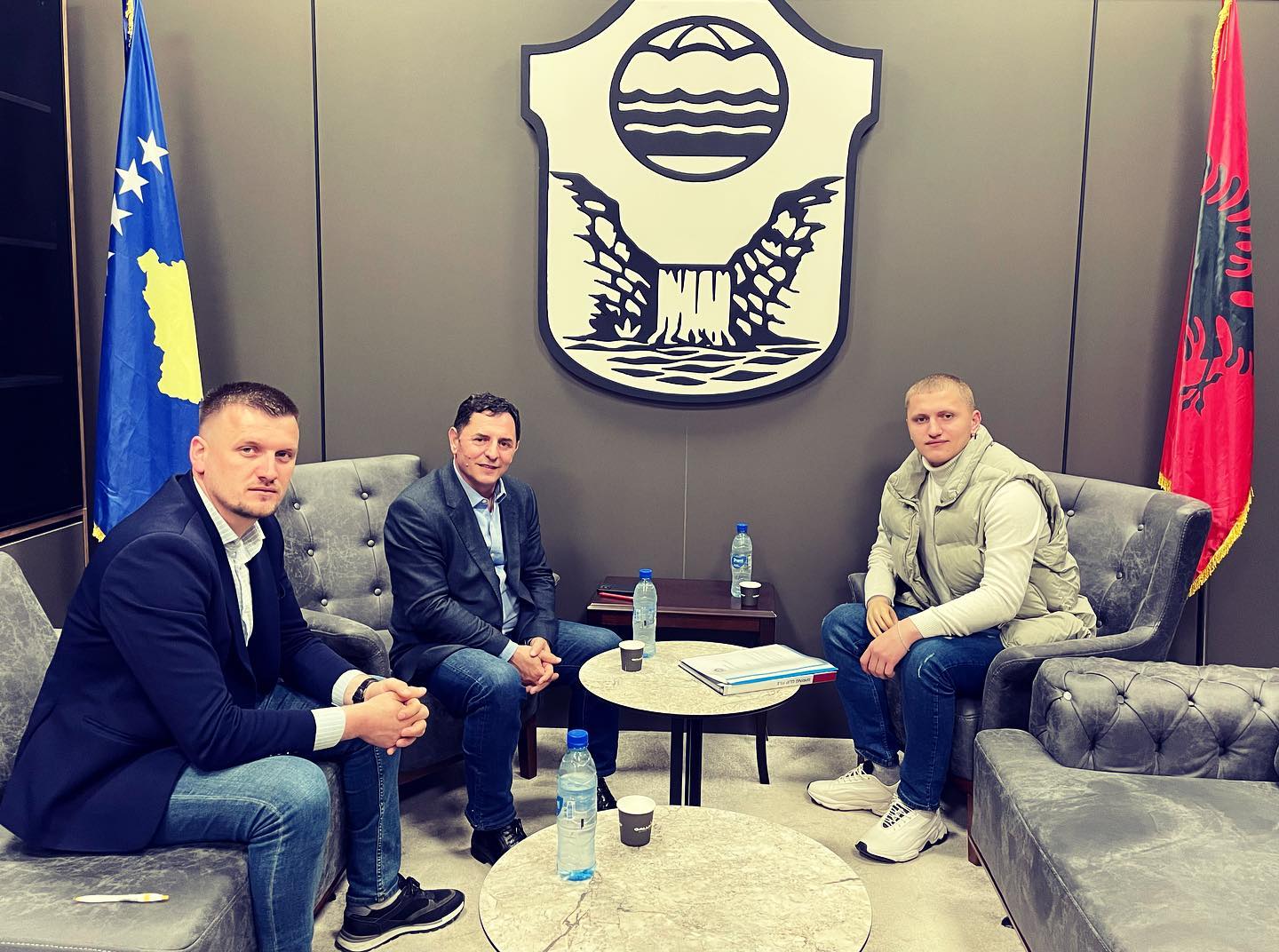 Kryetari i komunës së Malishevës ka pritur në takim Mirjon Samadraxhën, i cili ditë më parë është pranuar në EAFF