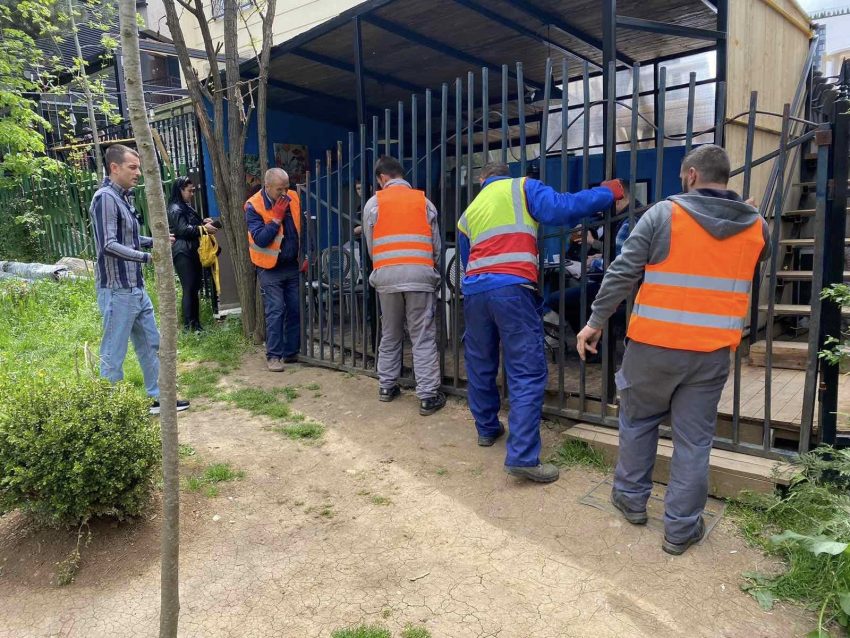 Inspekcioni largon disa lokale në Parkun e Qytetit