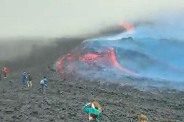 ​Mbi 1000 të evakuuar pas shpërthimit të vullkanit në Guatemalë