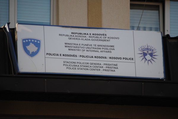 Grabitja në tentativë, arrestohet i dyshuari dhe i sekuestrohet arma
