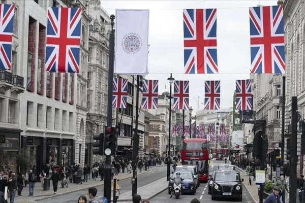 Gjithçka gati për kurorëzimin e Mbretit Charles III, Londra në atmosferë festive