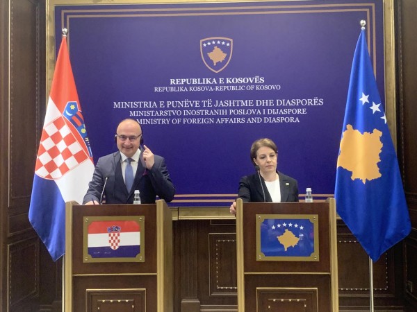 Radman: Modeli kroat për pakicën serbe mund të shërbejë për Kosovën