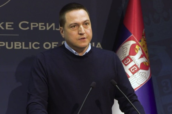 Ministri serb i Arsimit fajëson “vlerat perëndimore” për ngjarjen e rëndë në Beograd