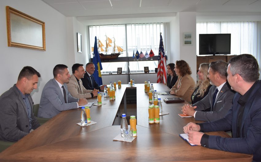 Dibrani takon zyrtarë të lartë të Ambasadës Amerikane në Kosovë