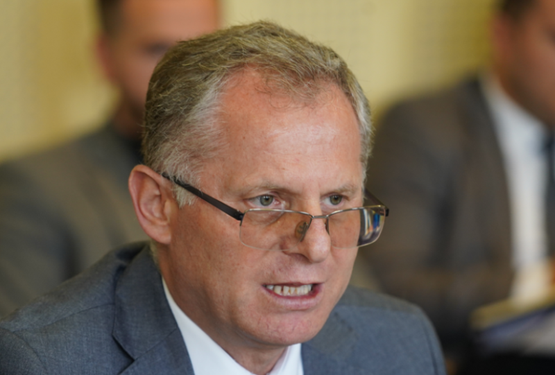 Bislimi për Berishajn: Po zvarritet emri i një intelektuali për përfitime politike