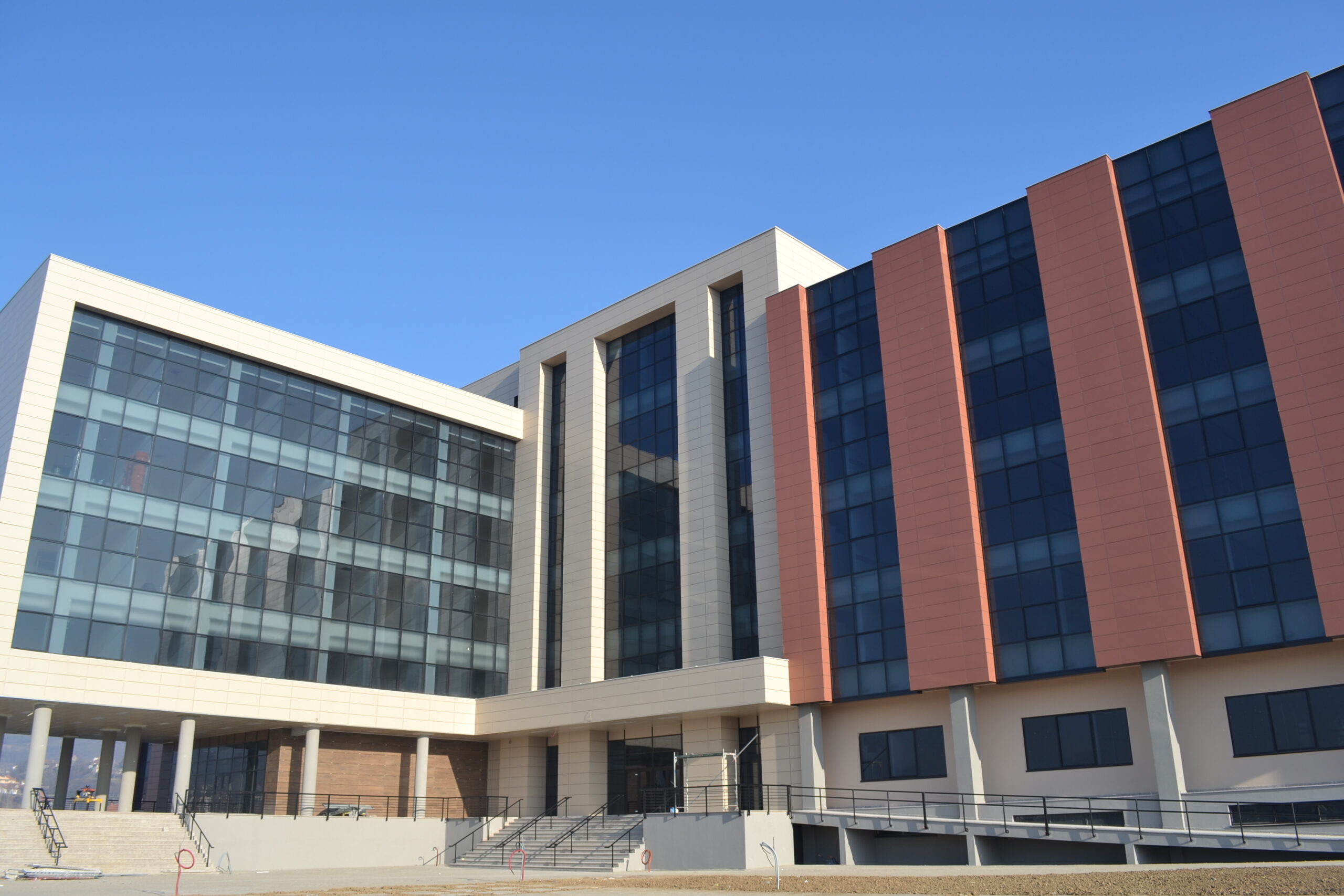 Për gjashtë vite me radhë nuk ka të gjetura për Universitetin “Isa Boletini” në Mitrovicë