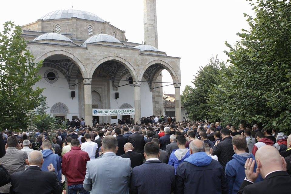 Myslimanët sot kremtojnë Kurban Bajramin