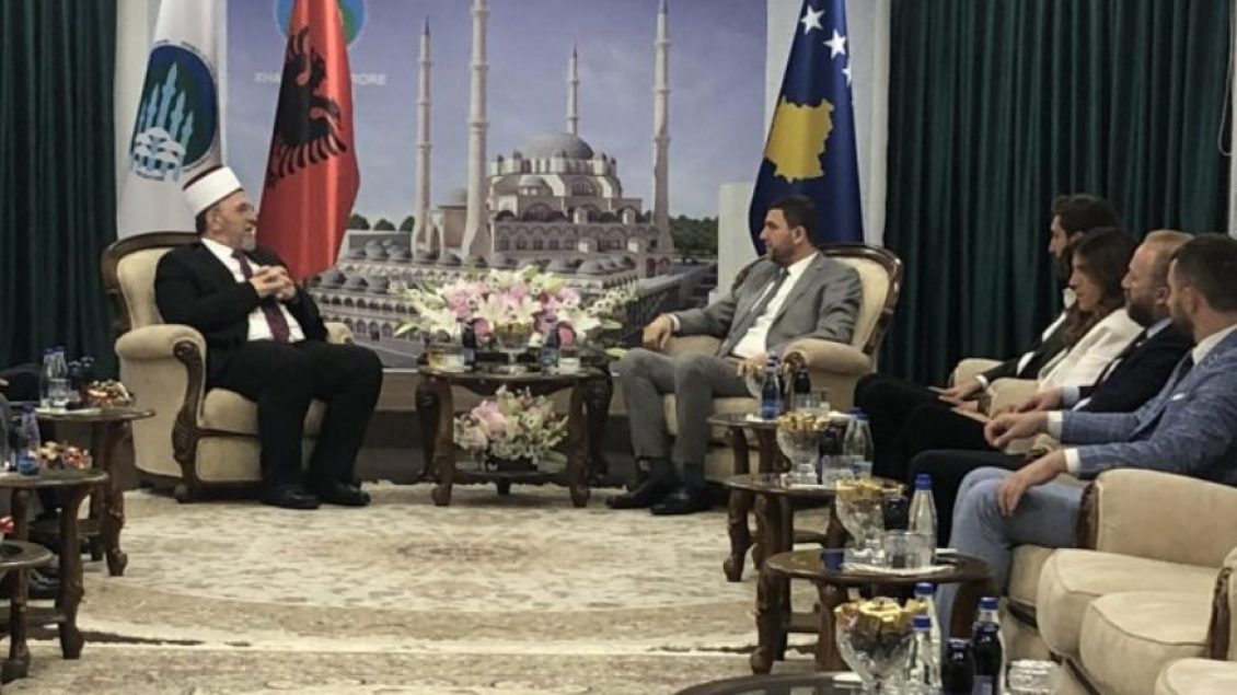 Krasniqi: Urojmë besimtarët dhe miqtë tanë që po mbahen në Hagë
