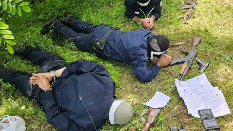 Tre policët e rrëmbyer pritet të dalin sot para gjykatës në Serbi