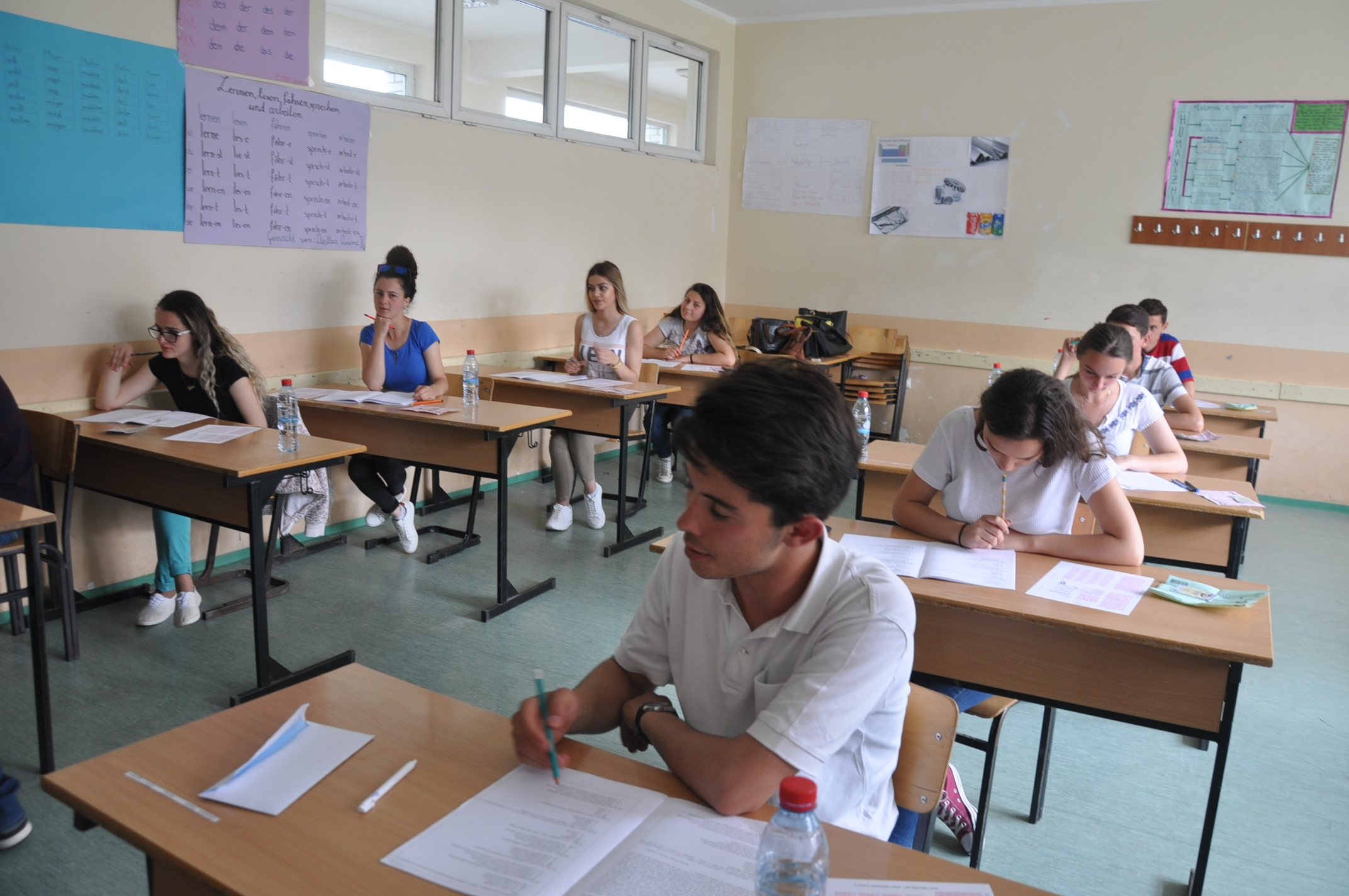 Sot mbahet provimi i maturës prej orës 10:00