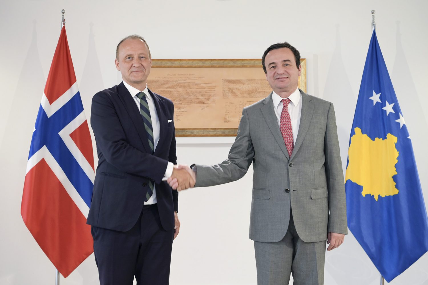 Kryeministri Kurti priti në takim lamtumirës ambasadorin norvegjez