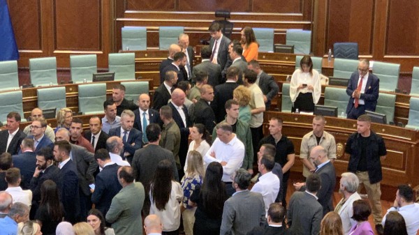 “Sulmuan si një bandë rrugaçësh”, LVV: Nuk ndalemi