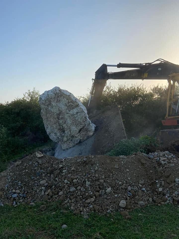 Nëna Pashkë është simbol i Kosovës, prandaj heqja e atij guri është një gjest i pamenduar i pronarit