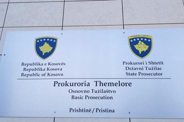 Ndalohet një person për “Keqpërdorim të pozitës” dhe për “Falsifikim të dokumentit zyrtar