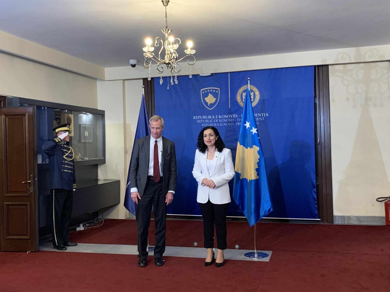 Ndihmës Sekretari për Operacione i NATO-s në Kosovë, takohet me Osmanin
