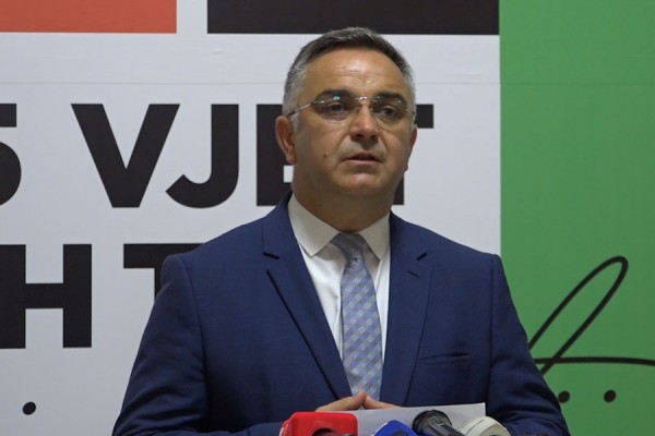 Kurti bojkotoi takimin BE-Ballkani, AAK: Logjikë inatçore