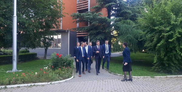 Kurti pret në takim Lajcak
