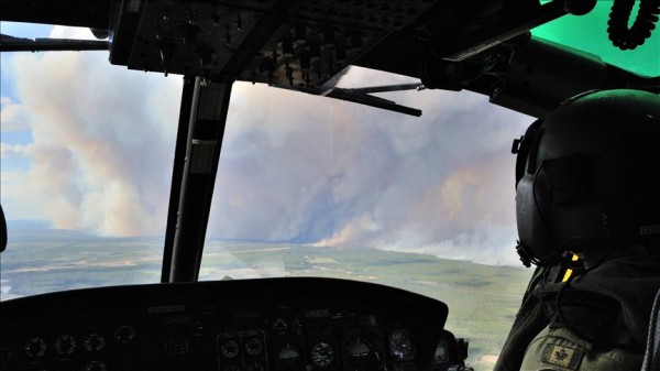 Rrëzohet helikopteri, vdes piloti që ishte duke luftuar zjarret në Kanada