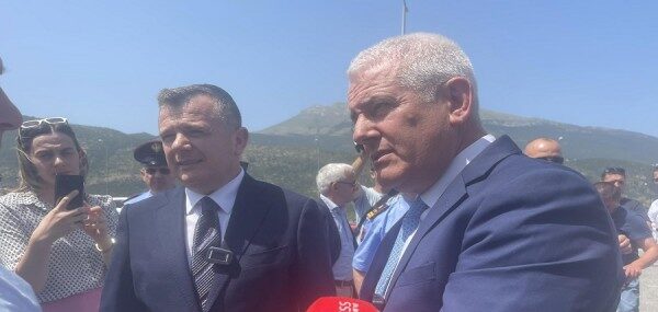 Sveçla dhe Balla flasin për pritjet në kufi, s’komentojnë raportin e kryeministrave