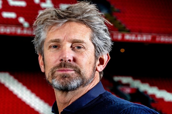 Van der Sar ende në kujdes intensiv