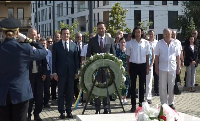 Kurti e Konjufca e nderojnë veprimtarin e intelektualin Adem Demaçi në pesëvjetorin e vdekjes