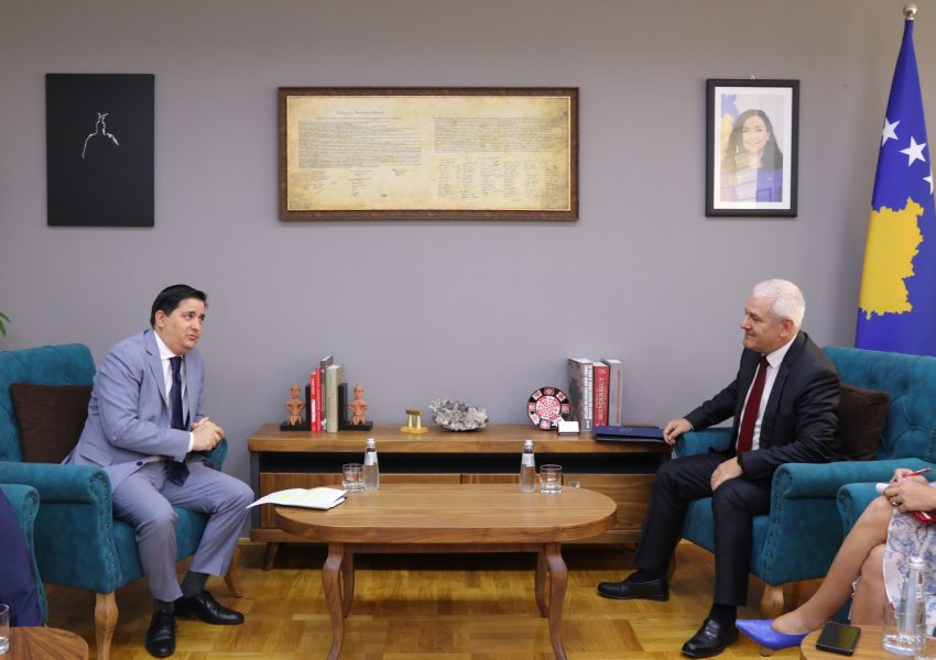Sveçla takohet me shefin e ri të UNDP-së në Kosovë