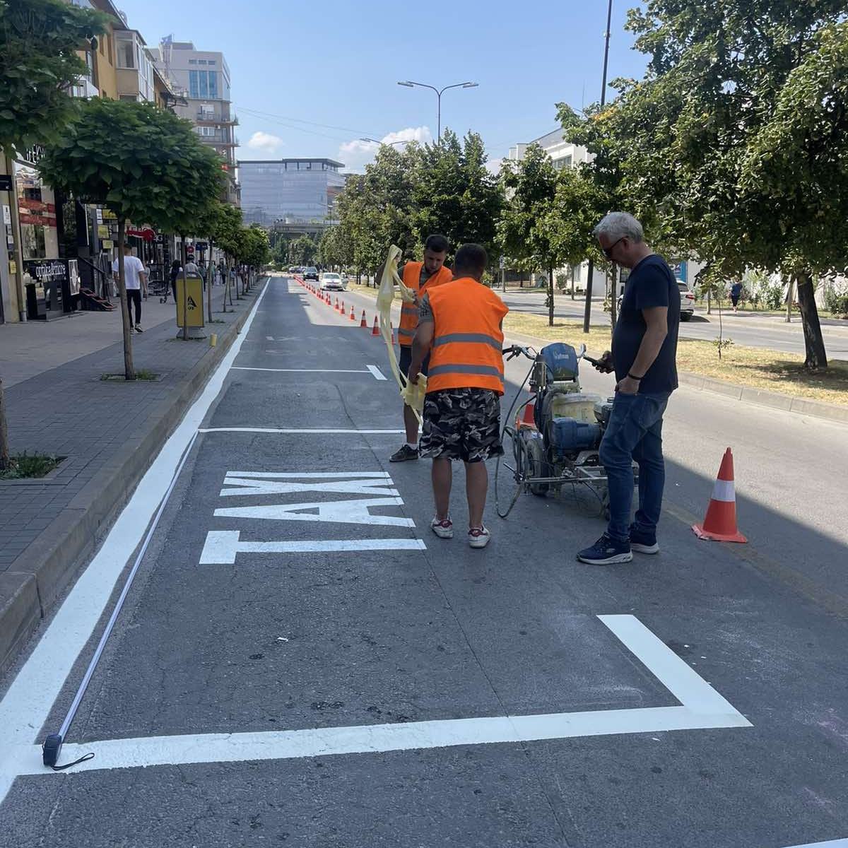 Rama njofton se përgjatë rrugës “Garibaldi” do të parkohen taksistët