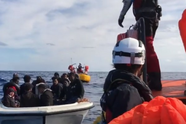 41 emigrantë vdiqën nga përmbytja e anijes në jug të Italisë