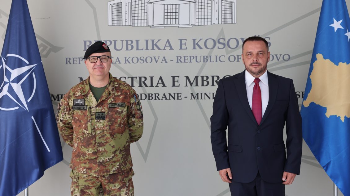 Ministri Maqedonci dhe komandanti Ristuccia diskutojnë për situatën e sigurisë në vend