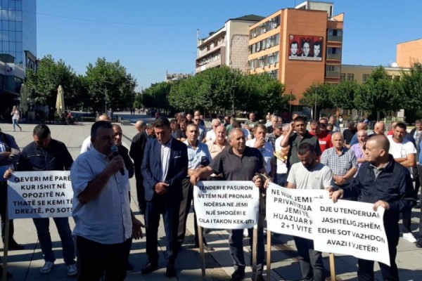 Protestojnë punëtorët e sigurimit fizik në KEK: Jemi të diskriminuar
