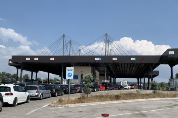 Deri në tri orë pritje për të dalë nga Kosova