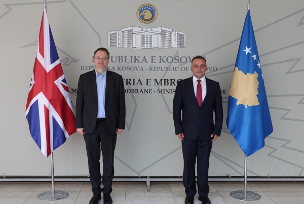 Maqedonci takon ambasadorin Abbott, diskutojnë për sigurinë