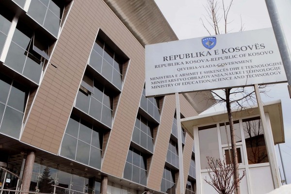 MASHTI: Paratë për tekste shkollore do të dalin nga java e ardhshme