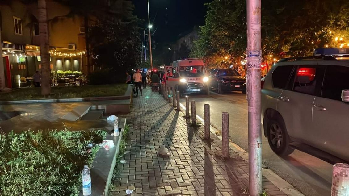 Gjendja e të lënduarve nga përleshja me armë zjarri në Prishtinë, SHKUK njofton se 17 persona kanë kërkuar ndihmë mjekësore