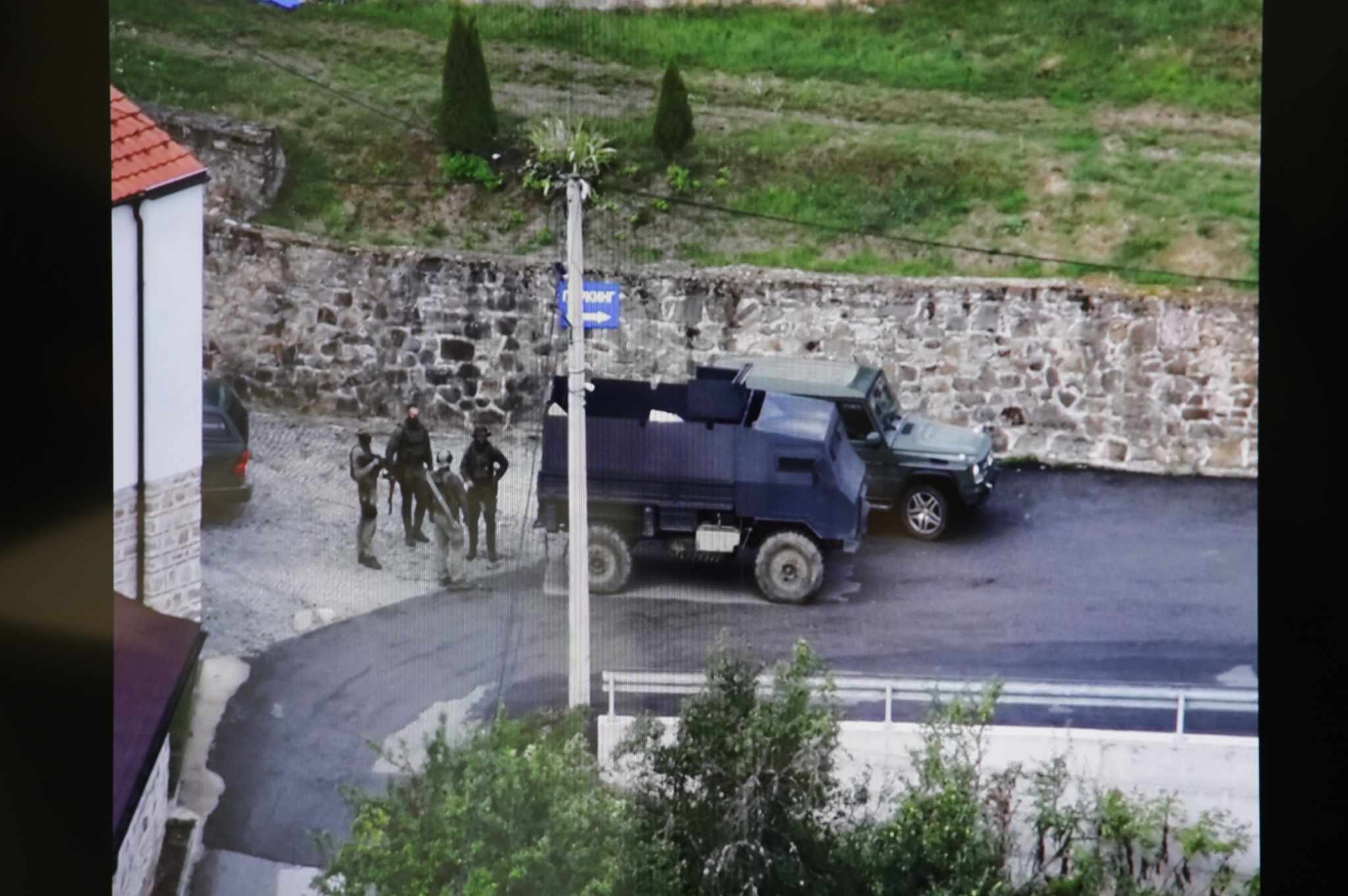 Zv.drejtori i Policisë: Personat e armatosur janë të rrethuar