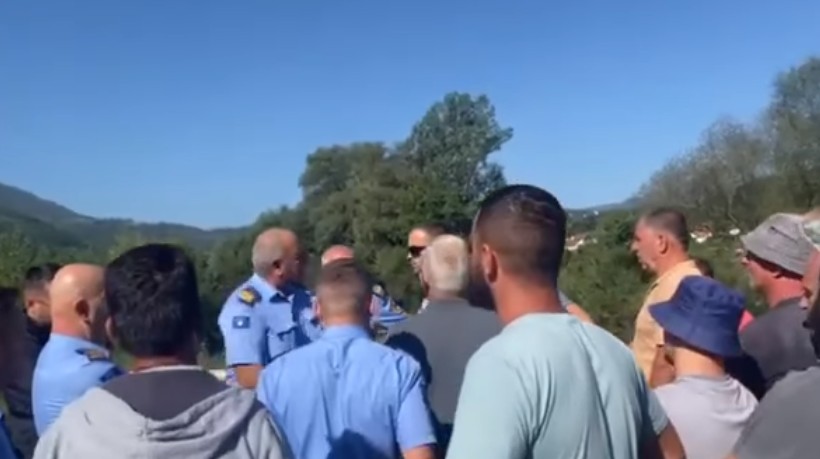 Banorët e Sopanicës së Kaçanikut përleshen fizikisht me Policinë