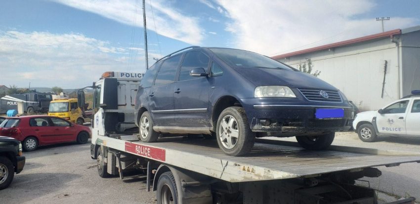 Makinat e mbushura plot me mall të kontrabanduar