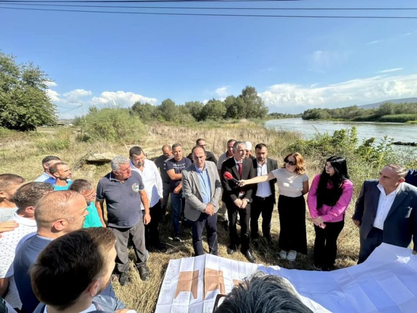 Aliu prezanton projektin për ndërtimin e urës në Rogovë të Hasit
