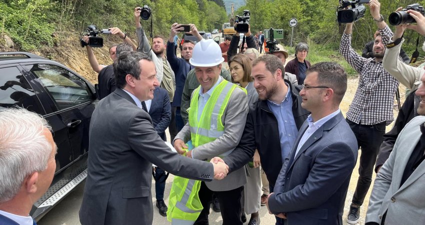 Kurti shikon nga afër punimet e rrugës Zhur-Brod