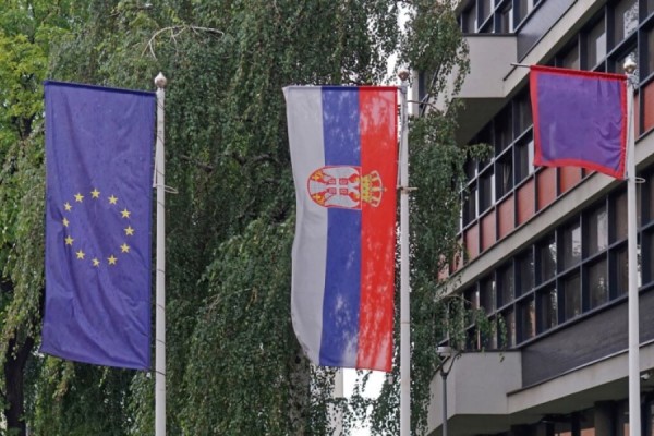BE e shqetësuar për dhënien e shtetësisë nga Serbia për rusët sipas rregullave të lehtësuara