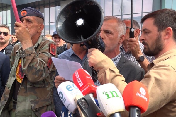 Klinaku: Bastisjet po bëhen si në kohën e pushtuesit, institucionet po heshtin
