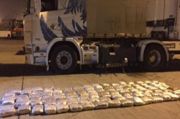 Babë e bir kapen me 300 kg kanabis në Shqipëri
