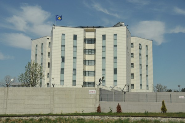 Tre serbët e arrestuar për krime lufte ishin përcjellur nga AKI